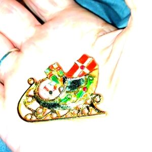 Vintage 1960 Heirloom Christmas Sleigh Gold Tone MYLU Signed Pin